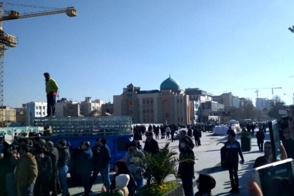 تظاهرات اعتراض آمیز در مشهد