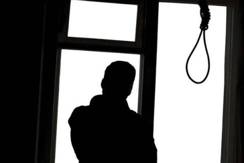 دختر 27 ساله خود را دار زد!