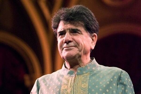 8 ماه است که در درمان پدر بر سر دو راهی مانده‌ایم