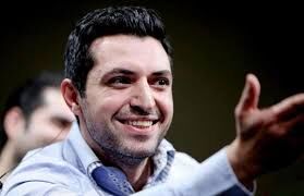 «اشکان خطیبی» و همسرش در کنار دوستانشان