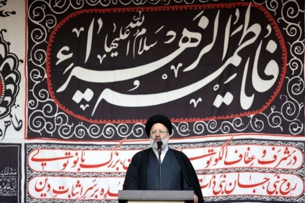 اعتماد به بیگانگان سبب عقب گرد و ارتجاع می‌شود