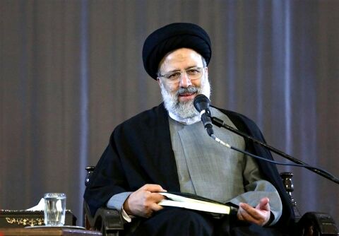 آستان قدس رضوی باید حلقه اتصال هنرمندان برجسته باشد