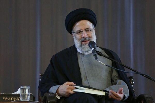 آستان قدس رضوی باید حلقه اتصال هنرمندان برجسته باشد