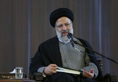 آستان قدس رضوی باید حلقه اتصال هنرمندان برجسته باشد