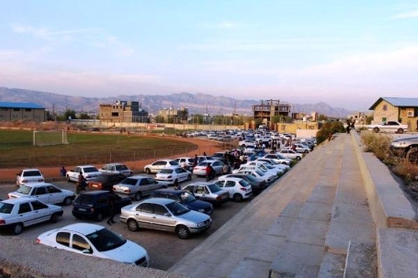 تبدیل زمین ورزشی به پارکینگ