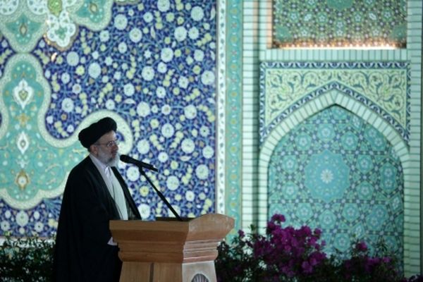 نوشدن طبیعت و زنده شدن زمین جلوه‌هایی از قدرت لایزال الهی است