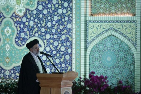 نوشدن طبیعت و زنده شدن زمین جلوه‌هایی از قدرت لایزال الهی است