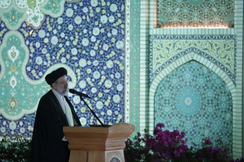 نوشدن طبیعت و زنده شدن زمین جلوه‌هایی از قدرت لایزال الهی است