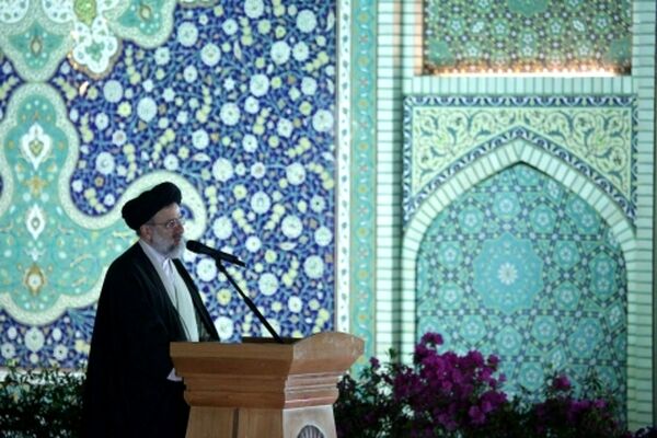نوشدن طبیعت و زنده شدن زمین جلوه‌هایی از قدرت لایزال الهی است