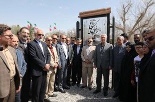 بازپیرایی پیشخوان آرامگاه فردوسی درحاشیه اختلاف‌نظرها