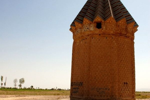 مقبره مرموز مشهد کجاست؟