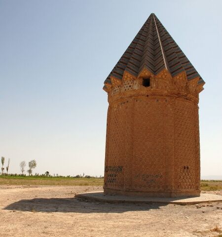 مقبره مرموز مشهد کجاست؟