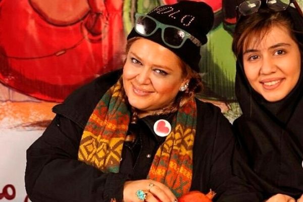 خوشگذرانی خانم بازیگر پرحاشیه به همراه دختر همسر اولش + عکس