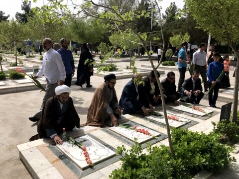 برگزاری مراسم پدران اسماني در بهشت رضای مشهد