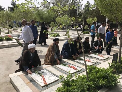 برگزاری مراسم پدران اسماني در بهشت رضای مشهد