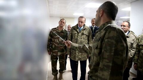 اردوغان لباس رزم به تن کرد