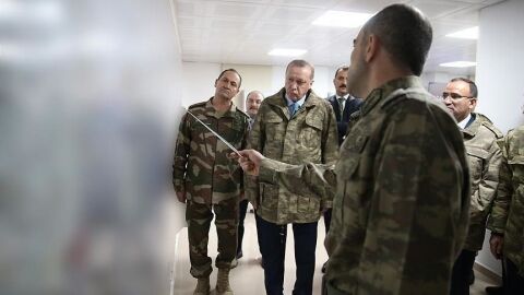 اردوغان لباس رزم به تن کرد