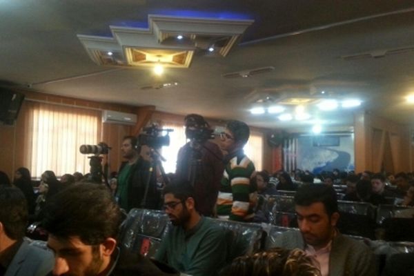 چه كسي گفته در سال ٩٤، دويست هزار ميليارد تومان در دالان قوه قضاييه گير كرده است؟