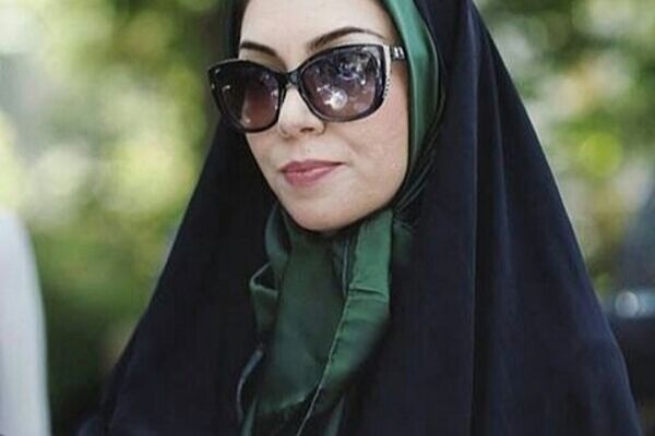 ژست آزاده نامداری در کنار احسان کرمی  مهر