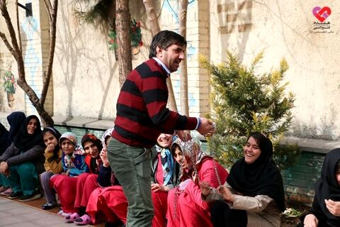 همدم به چله‌ی انقلاب لبخند زد
