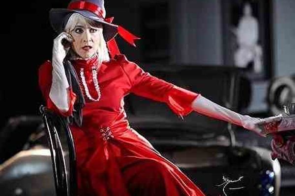 جشن تولد ۷۵۰ نفری بازیگر زن مشهور ایرانی! (عکس)