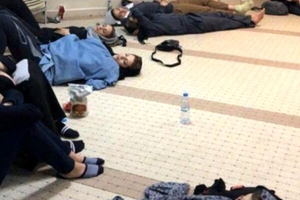 تصویری شرم آور از تحقیر و توهین به دختران ایرانی ورزشکار در فرودگاه
