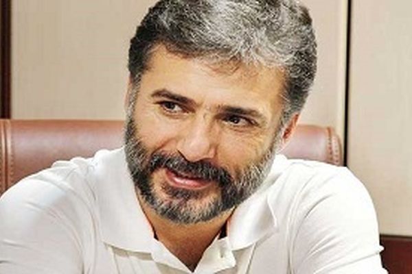 عکس عجیب و ژست عجیب تر سید جواد هاشمی