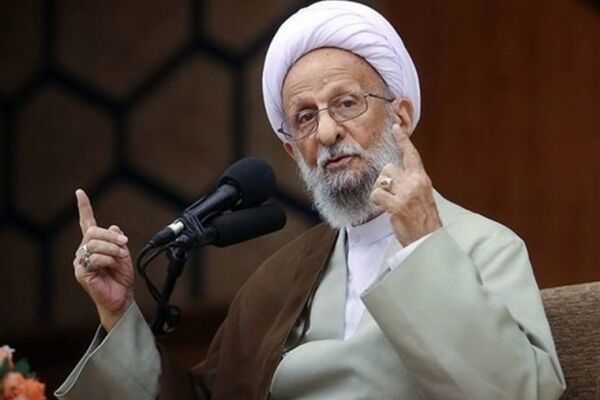 باید در مقابل دشمن از عزت خود به درستی دفاع کنیم