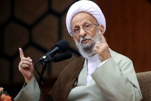 باید در مقابل دشمن از عزت خود به درستی دفاع کنیم