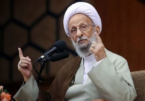 باید در مقابل دشمن از عزت خود به درستی دفاع کنیم