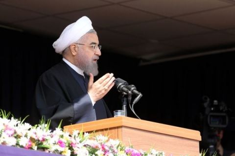 روحانی از کارگران و واحدهای کار نمونه کشوری تقدیر کرد