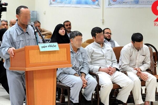 شلیک تیرخلاص داعشی ها جلوی دوربین به سر مرد ایرانی در مجلس