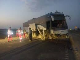 واژگونی اتوبوس دانش آموزان در جاده کلات