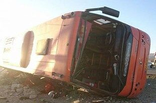 فوت یک نفر در حادثه واژگونی اتوبوس دانش‌آموزان