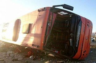 فوت یک نفر در حادثه واژگونی اتوبوس دانش‌آموزان