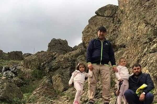 کوهنوردی قالیباف با پسر و نوه‌هایش