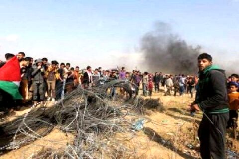ورود جوانان فلسطینی به پایگاه نظامی اسرائیلی در بیت حانون