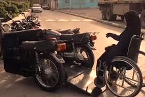 روایت زندگی یک بانو معلول موتورسوار در مشهد