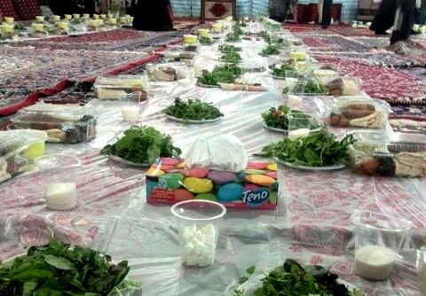 توزیع ۲۵۰۰۰۰۰ بسته افطاری سبک در صفوف نماز جماعت حرم رضوی
