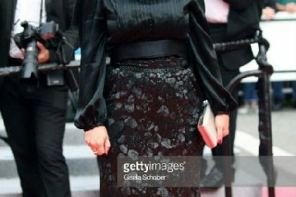 ظاهر و پوشش موقر «نیکی کریمی» در فرش قرمز «کن»