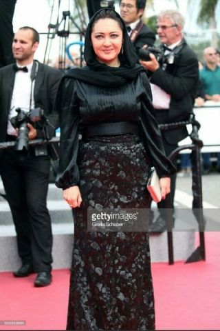 ظاهر و پوشش موقر «نیکی کریمی» در فرش قرمز «کن»