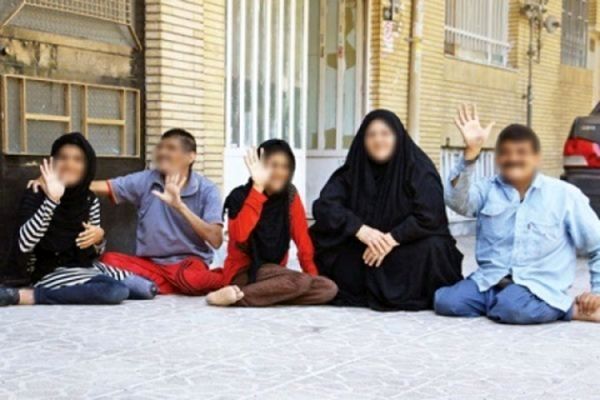 مادر اهوازی در کنار ۵فرزند معلولش در مشهد