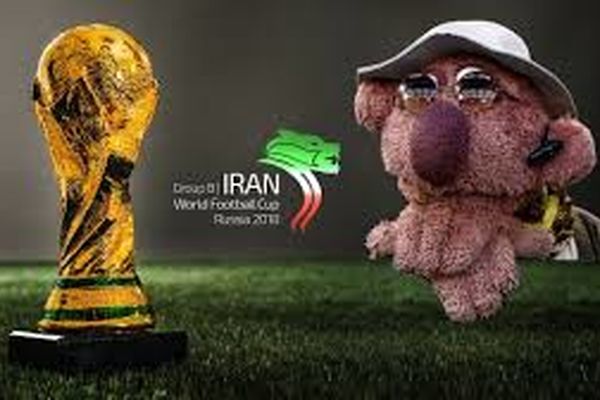 جناب خان به رامبد فوتبال یاد می‌دهد