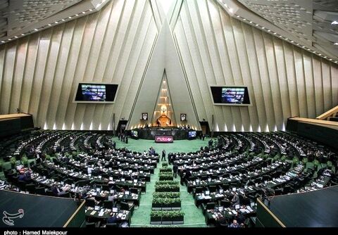 وضعیت ارز تعطیلات تابستانی مجلس را لغو کرد