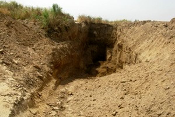 حفاری‌های غیرمجاز گنج یابان در قلعه حصار 