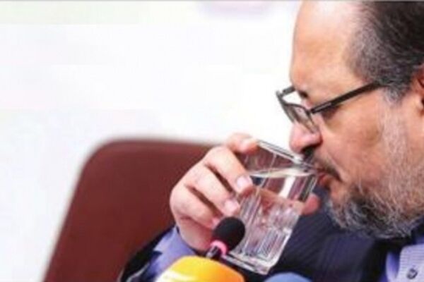 شریعتمداری مجبور به پذیرش شفاف سازی ارزی شد