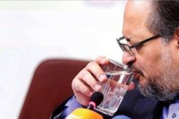 شریعتمداری مجبور به پذیرش شفاف سازی ارزی شد