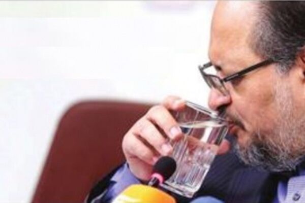 شریعتمداری مجبور به پذیرش شفاف سازی ارزی شد