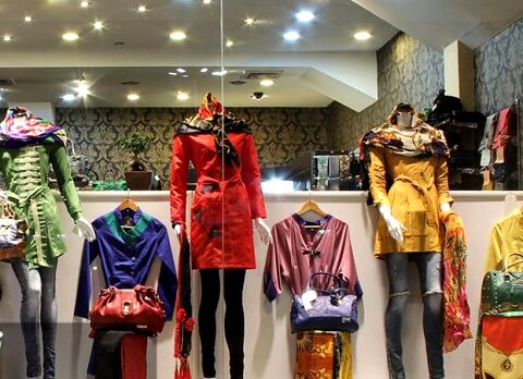 نمایش بی‌هویتی در ویترین‌های شهر