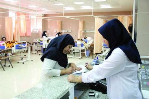 فاصله عجیب دریافتی حقوق پزشکان و پرستاران/طرح تحول سلامت؛ عامل تبدیل زیرمیزی به رومیزی!